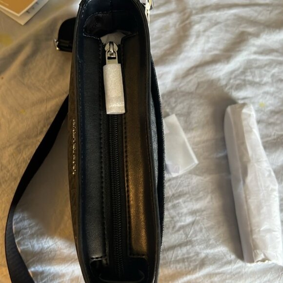 MICHAEL KORS CROSSBODY NWT | Dust Bag and retail store bag included. - Picture 13 of 16